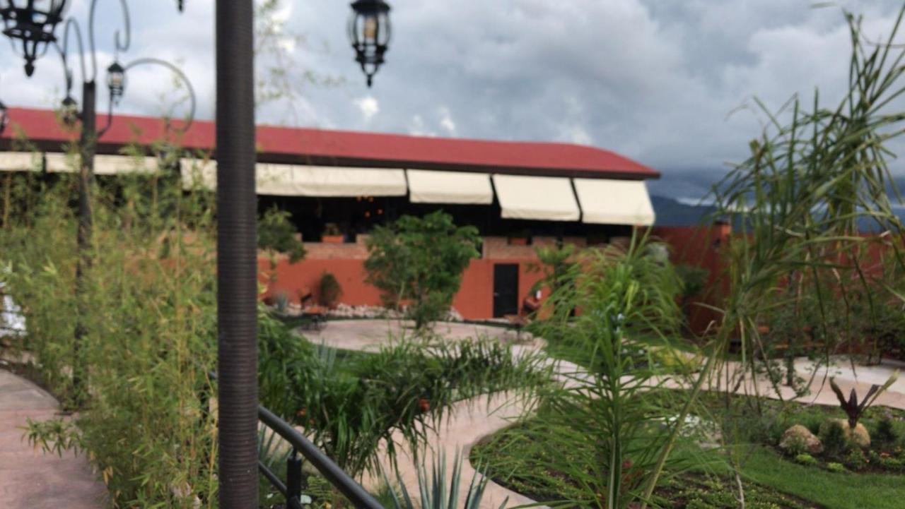 Casa Naiyari Hotel เตปิก ภายนอก รูปภาพ